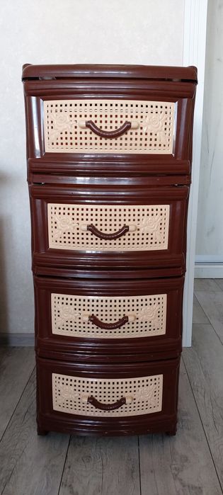 Продам пластиковый комод