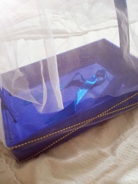 Sovg'a tashlash uchun nafis va bejirim qutilar