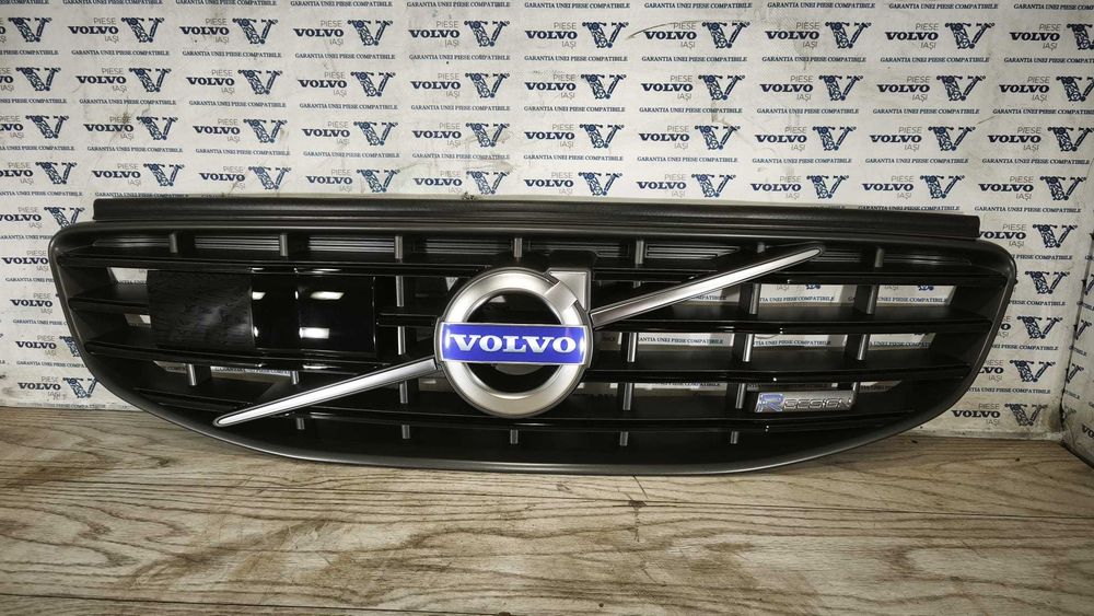 Grila originala VOLVO XC60 Rdesign cu suport radar facelift 2014 - 2017 31386521