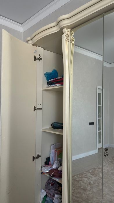 Спальный шкаф и камод