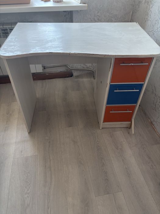 Продам кровать и стол