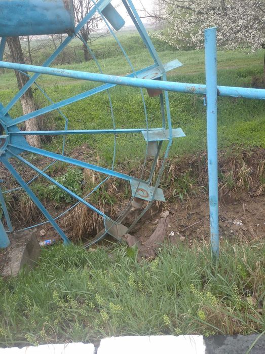 Резервуары, системы орошения, подьемные механизмы для полива.