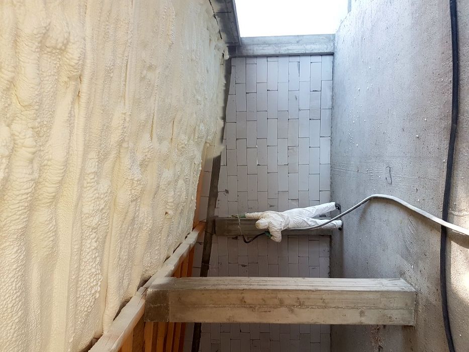 Izolatii cu spuma poliuretanica, 30lei m2