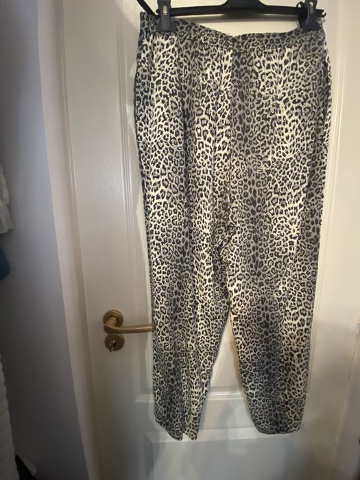Pantaloni damă diverse modele