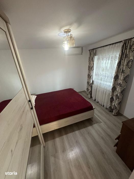 Casă de vânzare – Strada Crinului