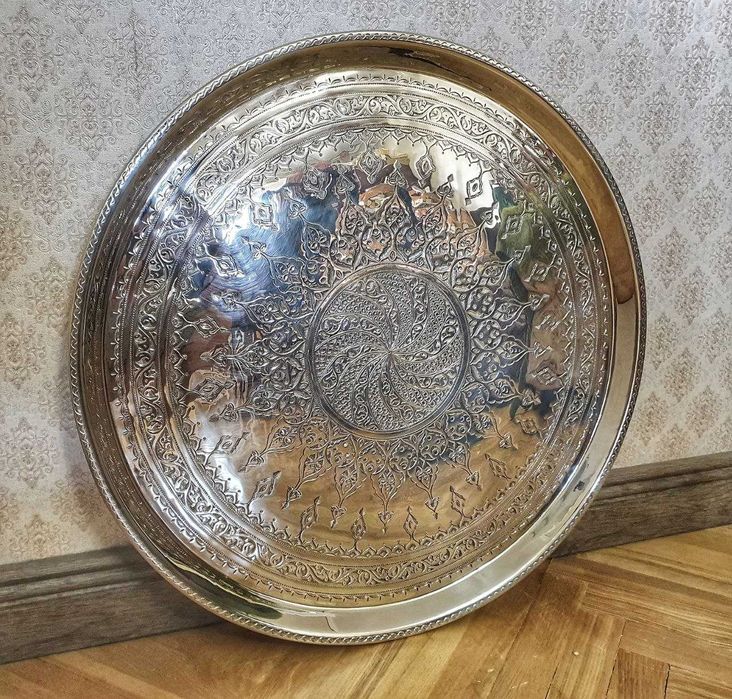 Чеканный поднос кандакори мельхиор