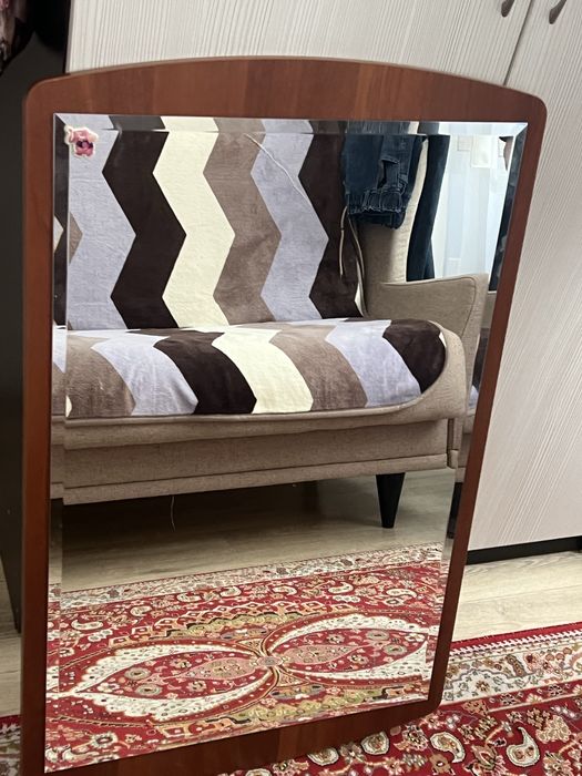 Продам зеркало на стену