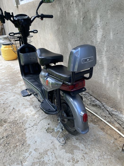Продам электроскутер SK8