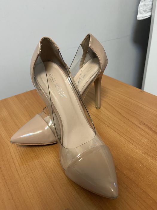 Женская обувь разной модели