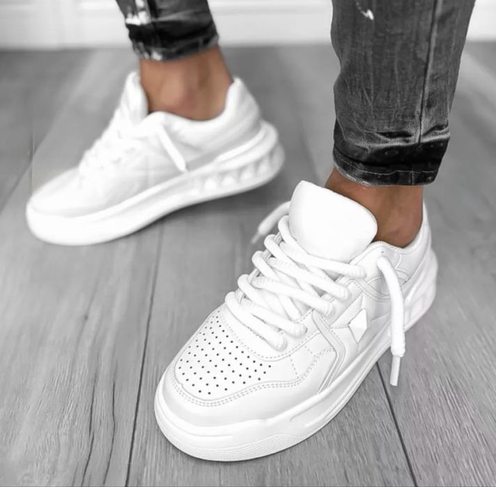 Adidasi VLTN. Gatavani calitate superioara!