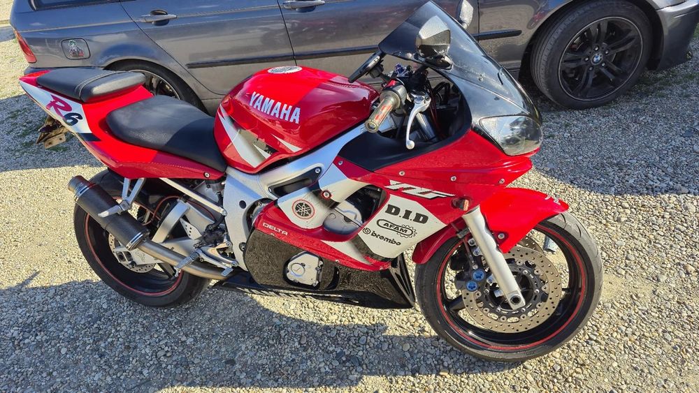 Vând Yamaha R6 2800€