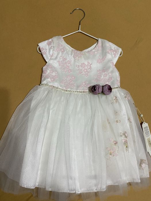 Продам нарядные платья на девочку