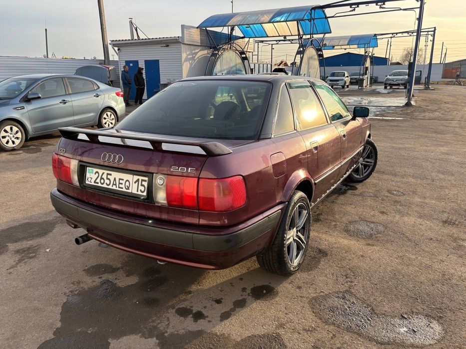 Продам Ауди 80 б4