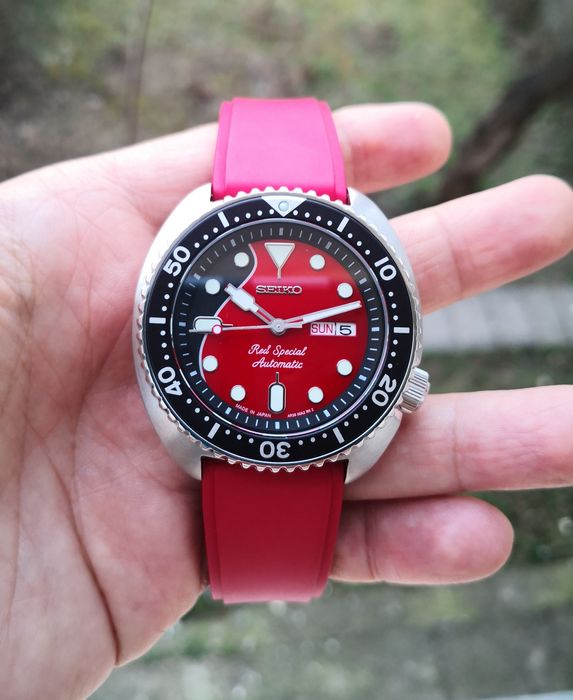 Ceas automatic Seiko Mod Turtle Special Red curea FKM