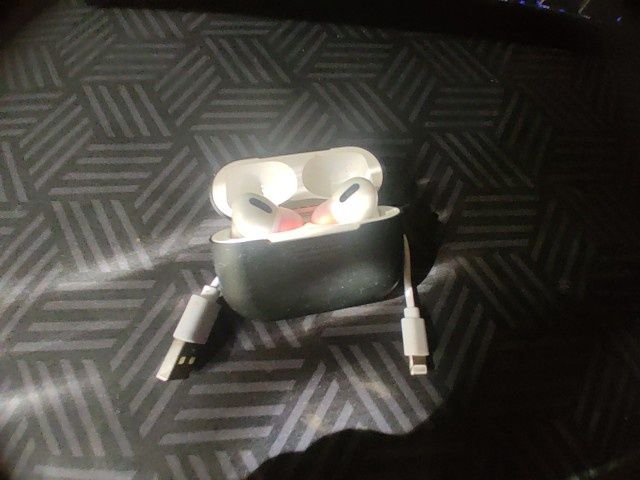 Airpods pro lightning luxe