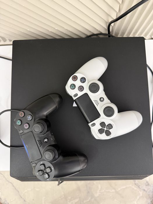 Продам Playstation 4pro 1tb