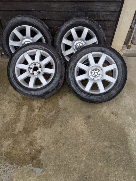 Cauciucuri Michelin de vara 215 55 R16 cu genti de aluminiu