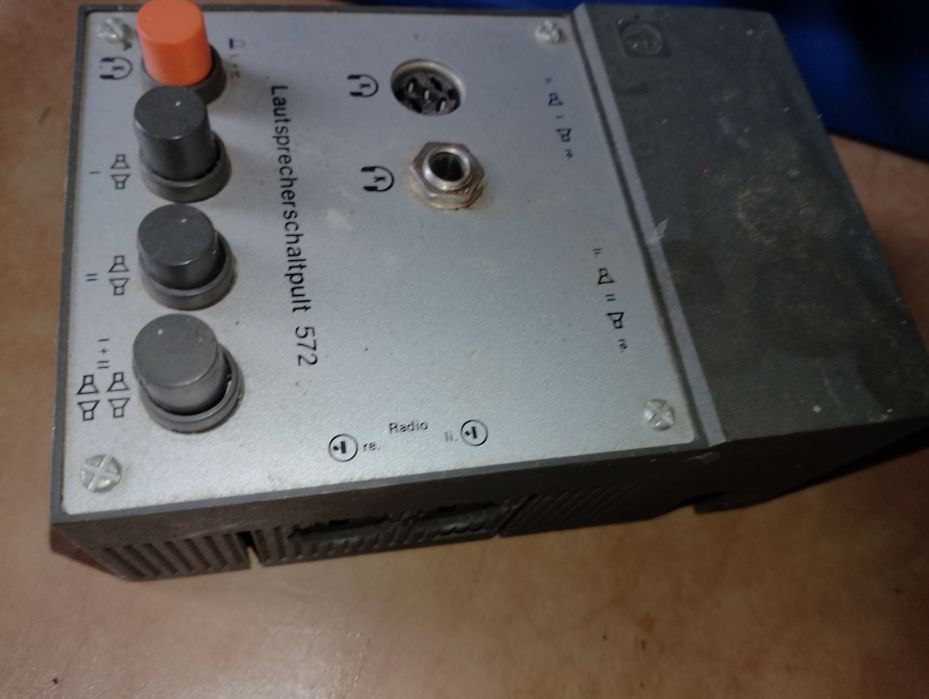 Distribuitor audio  boxe efect Qadrofonic