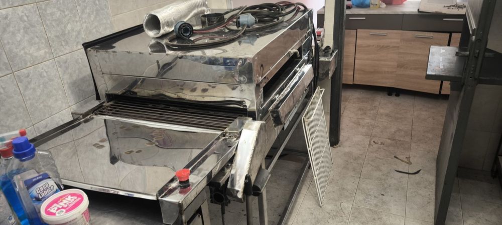 Продавам тунелна (конвейрна)машина за пици