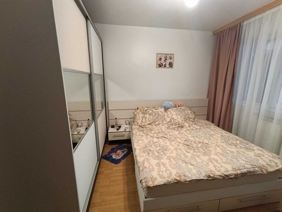 Vând apartament in zona Malu roșu, 2 camere decomandat, confort 1, etajul 6 din 10, complet mobilat. Pentru mai multe detalii la telefon 0721 152 149 - Vedere 4
