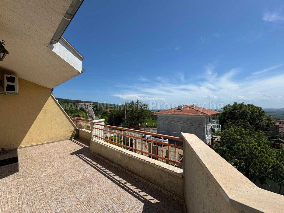 Двуетажен таунхаус в с. Кошарица, обл. Бургас