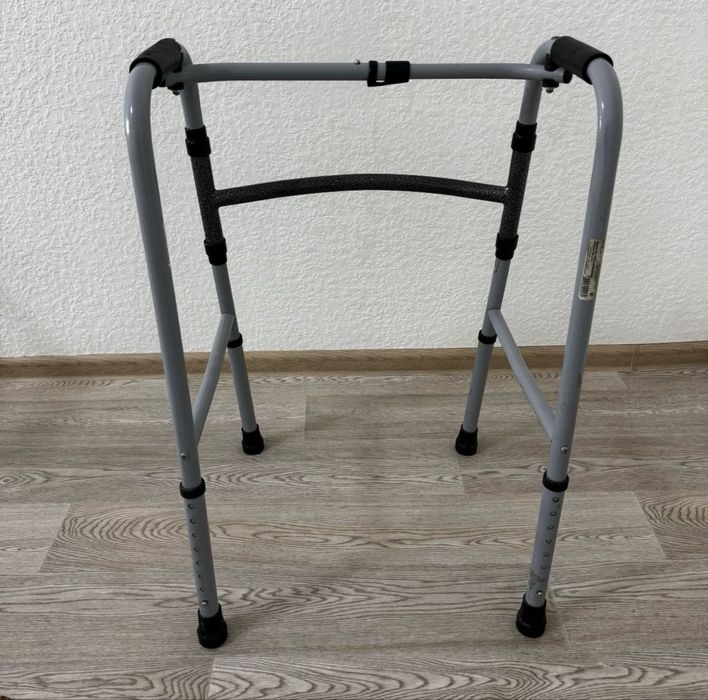Ходунки Kattalar uchun Andijonda. Made in Russia