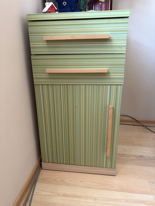 Подарявам детски гардероб и шкаф