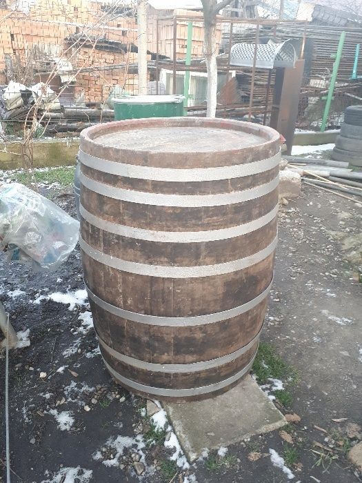 vand butoi de stejar pentru vin , mobilier rustic sau cotet caine