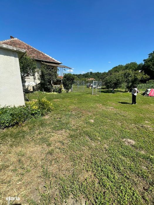 Casa ,curte și gradina.Teren cu 2700 mp.