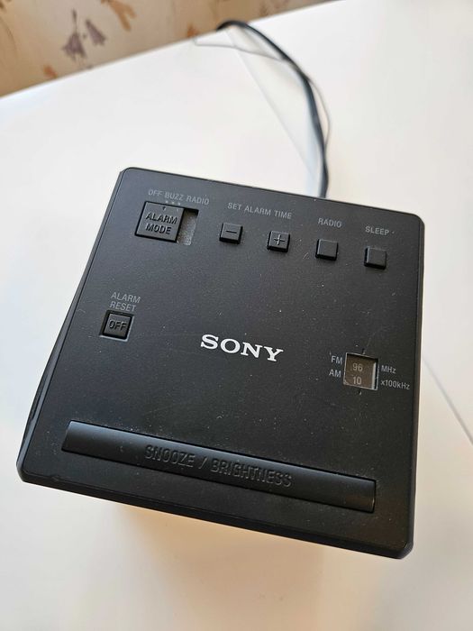 Радио будилник Sony ICF-C1