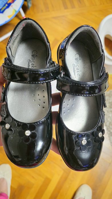 Pantofi de lac fetita, marimea 26 !