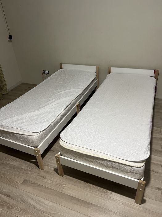 Продаются кровати 80/200 с матрасами.