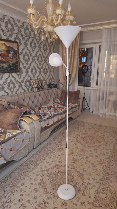 люстра и светильник