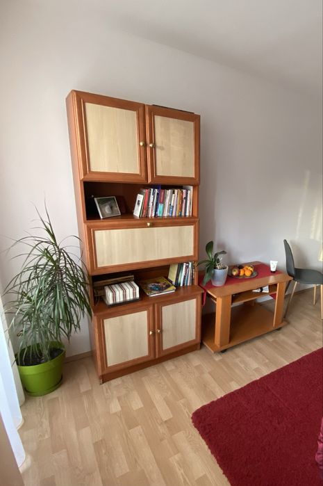 Dulap biblioteca cu rafturi