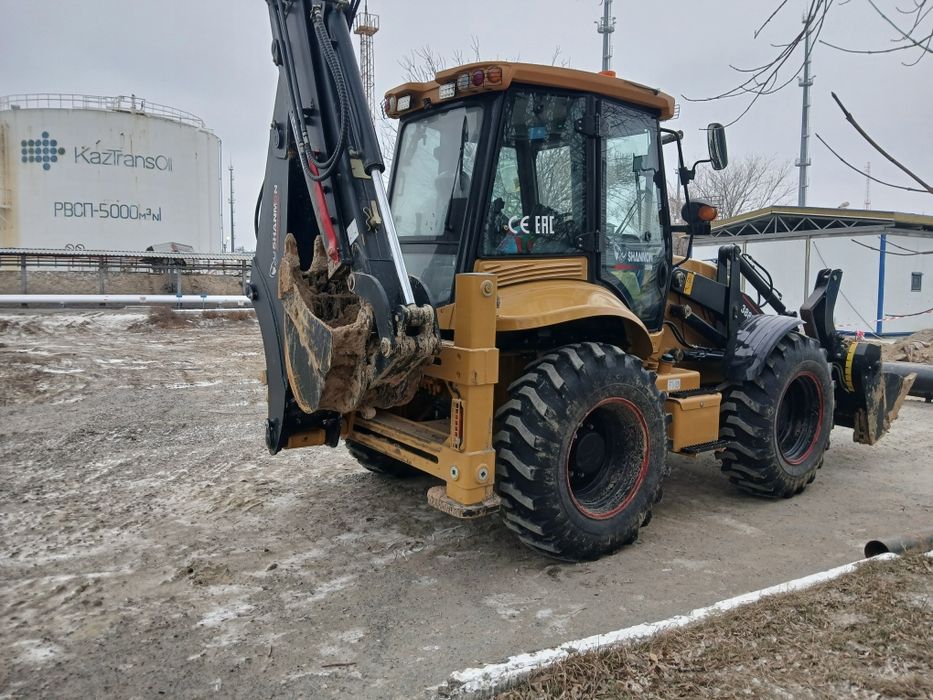 Эксковатор погрузчик 3 в 1