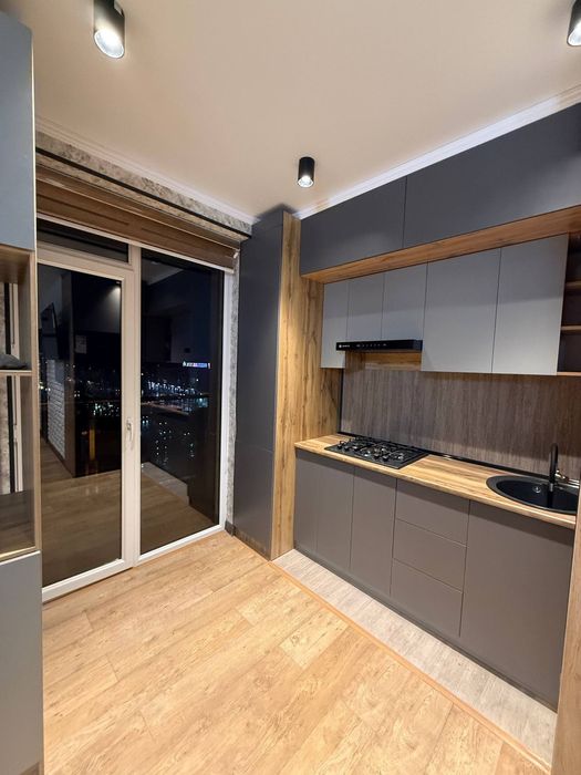 Продается юнусабад 14кв 2 ком 55m2+10m2