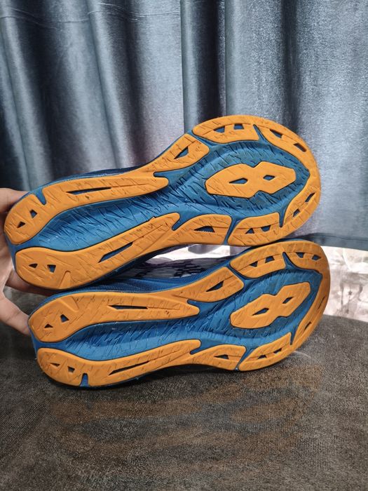 Оригинальные кроссовки Asics Novablast 3