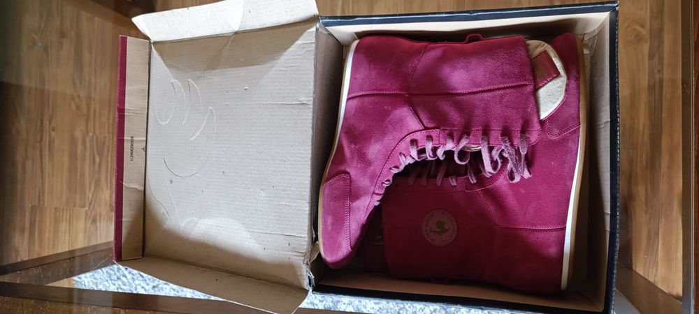 НОВА ЦЕНА Нови дамски кецове Le Coq Sportif 39 номер