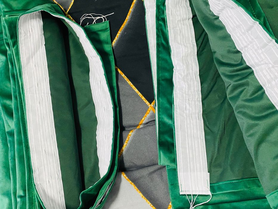 Draperii verde smarald