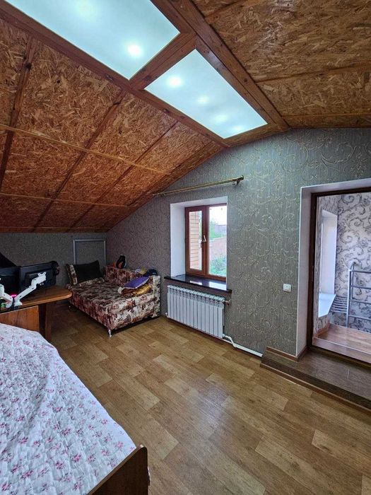 Продам большой кирпичный дом