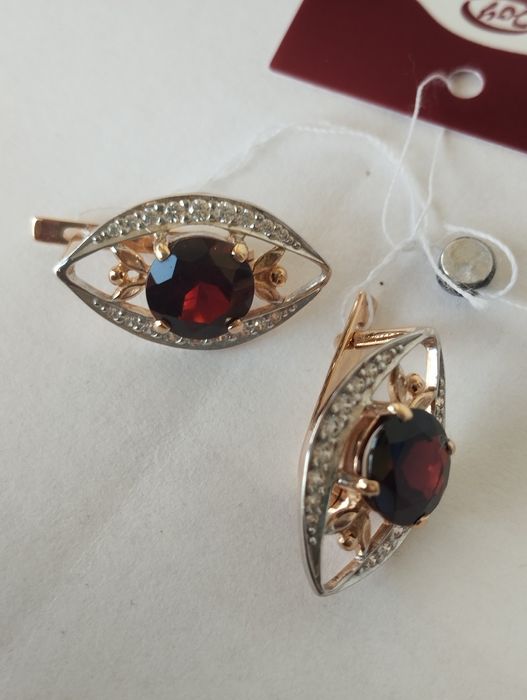 Руски златни обеци с гранати