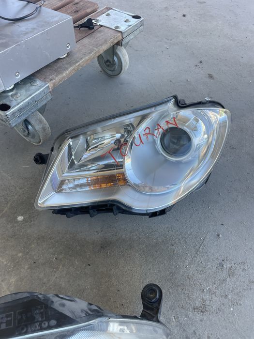 Оригинален фар от фолксваген туаран