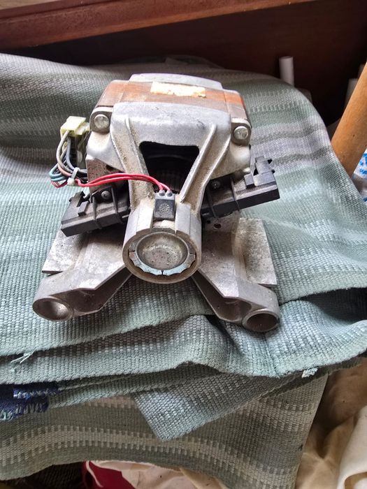 Двигатель на стиральную машинку