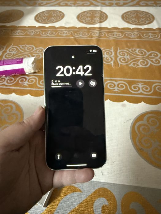 Продам Iphone 16e
