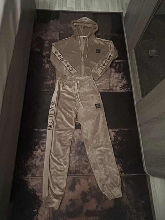 Бежов плюшен сет на  L*oui*s  V*u*i tt*on