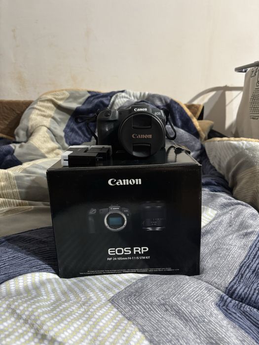 Kit camera mirrorless canon rp cu obiectiv + 3 baterii + card 1tb