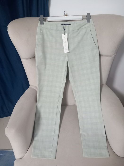 Pantaloni subtiri conici in carouri verde menta matimea 34 Zara