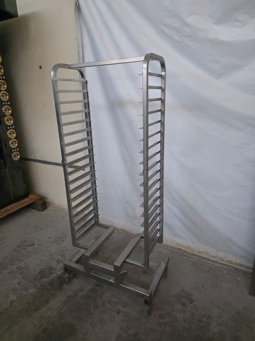 Различни немски колички от неръждаема стомана за тави с размери 60/40с