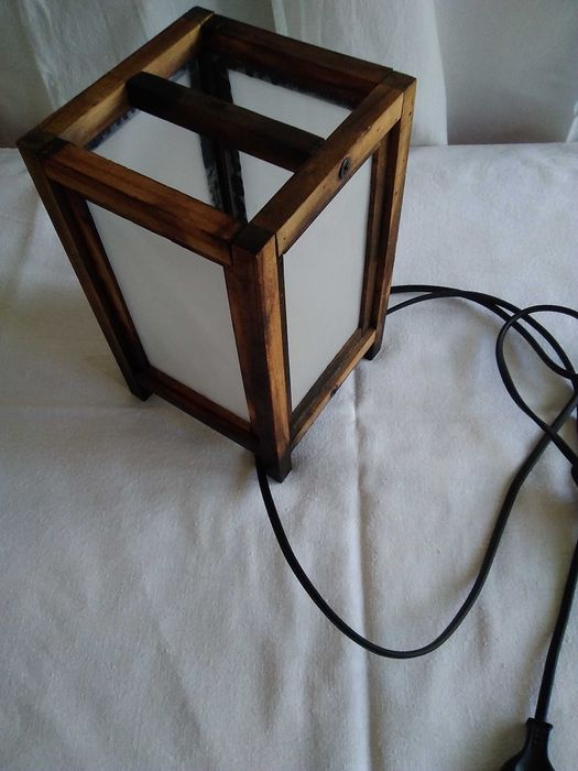 Продавам нощна настолна лампа тип японска