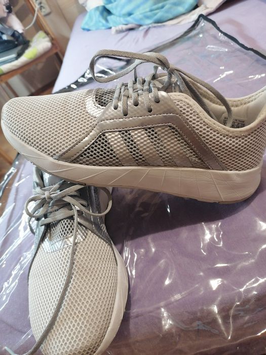 Оригинални дамски маратонки ADIDAS 38 мрежа стелка 24 сиво бял 30 лв